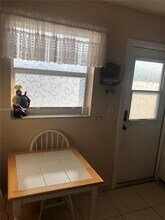 300 NE 12th Ave in Hallandale Beach, FL - Foto de edificio - Building Photo