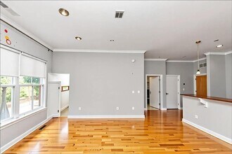 384 Ralph McGill Blvd NE in Atlanta, GA - Building Photo - Building Photo