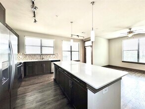 5454 Washington Ave in Houston, TX - Building Photo - Building Photo