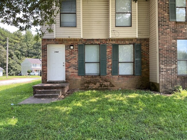 property at 1982 N Royal St