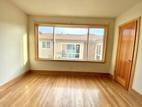 1229 1/2 N New Hampshire Ave in Los Angeles, CA - Building Photo - Building Photo