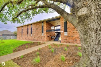 122 Harmon Rd in Hurst, TX - Building Photo - Building Photo