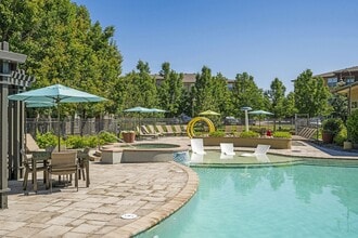 Acadia at Cornerstar Apartments in Aurora, CO - Foto de edificio - Building Photo