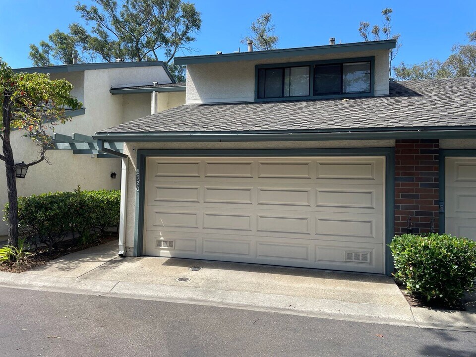 8120 Caminito Gianna in San Diego, CA - Building Photo