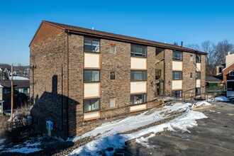 The Library Flats in Carnegie, PA - Foto de edificio - Building Photo