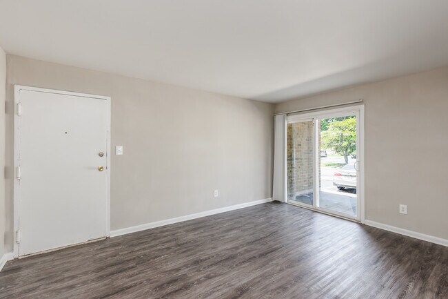 The Grove in Newport News, VA - Building Photo - Interior Photo