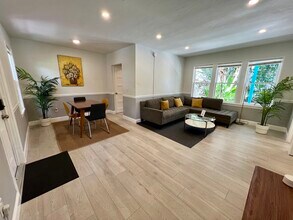 6030 N Bayshore Dr, Unit 2 in Miami, FL - Building Photo - Building Photo