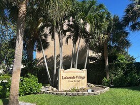 725 Lori Dr in Palm Springs, FL - Building Photo