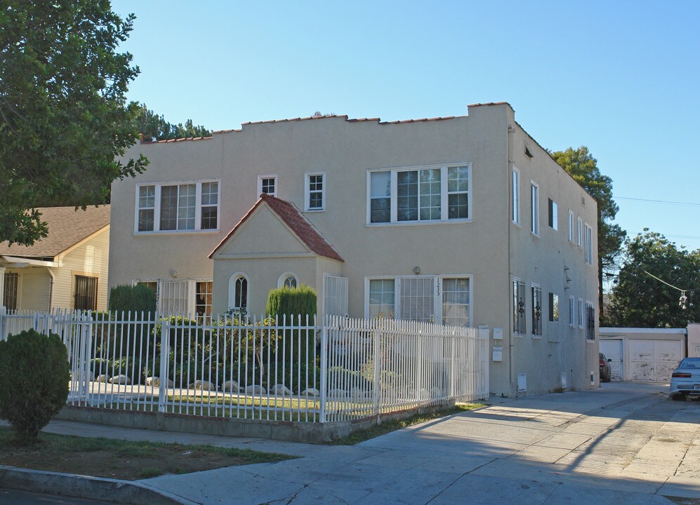 1235 S Bronson Ave in Los Angeles, CA - Building Photo