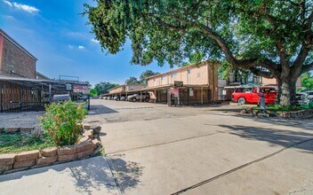 8110 Albacore Dr in Houston, TX - Foto de edificio - Building Photo