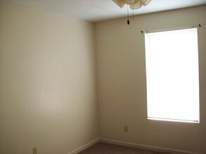 1119 24th St, Unit B in Parkersburg, WV - Foto de edificio - Building Photo