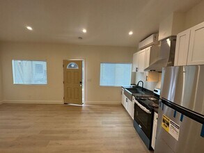 6614 Telegraph Ave in Oakland, CA - Building Photo - Building Photo