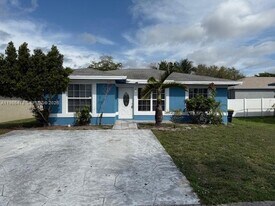 708 SW 9th St in Dania Beach, FL - Building Photo