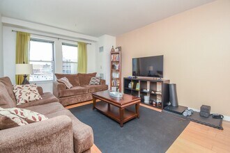 16 Miner St, Unit 303 in Boston, MA - Building Photo - Building Photo
