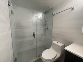 540 Brickell Key Dr in Miami, FL - Building Photo - Building Photo