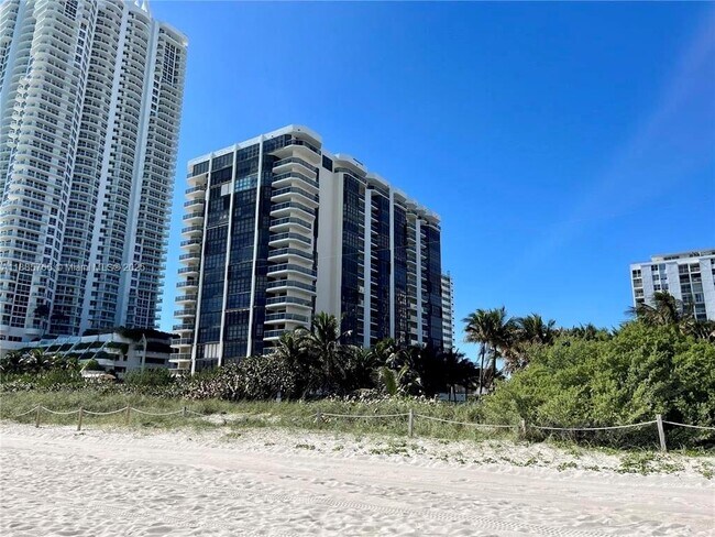 6423 Collins Ave in Miami, FL - Building Photo - Building Photo