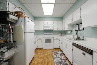 2244 Winkler Ave in Ft. Myers, FL - Building Photo - Building Photo