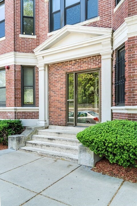 1709 Commonwealth Ave, Unit #1 in Boston, MA - Building Photo