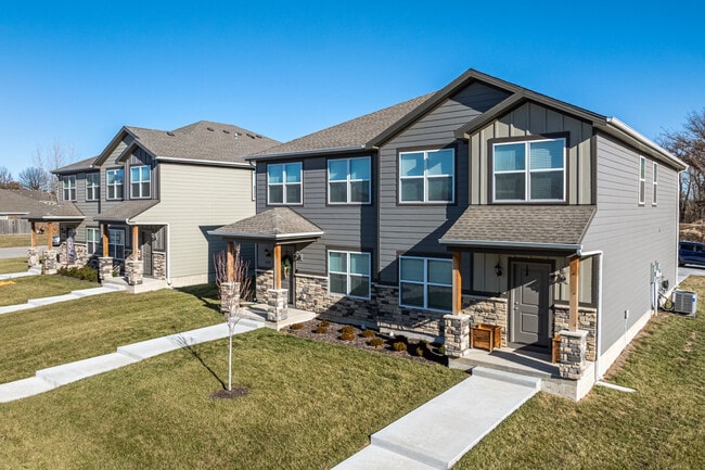 Copper Creek in Grain Valley, MO - Foto de edificio - Building Photo