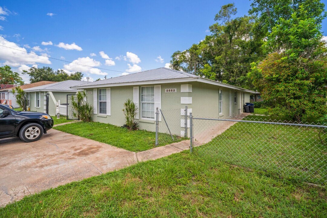 5441-5443 Sago Ave in Ft. Myers, FL - Foto de edificio