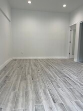 12252 Otsego St in Valley Village, CA - Foto de edificio - Building Photo