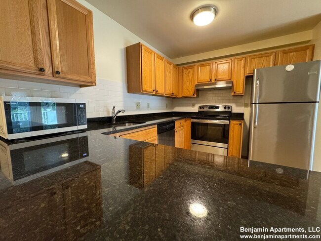 34 Raymond St, Unit 34A in Boston, MA - Building Photo - Building Photo