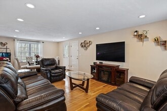 24 Loring Avenue in Boxborough, MA - Building Photo - Building Photo