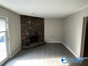 3933 Highridge Dr SW-Unit -B in Huntsville, AL - Building Photo - Building Photo