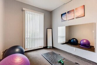 Wayzata Woods in Wayzata, MN - Building Photo - Building Photo