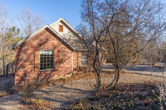1 Winchester Ln in Bella Vista, AR - Foto de edificio - Building Photo