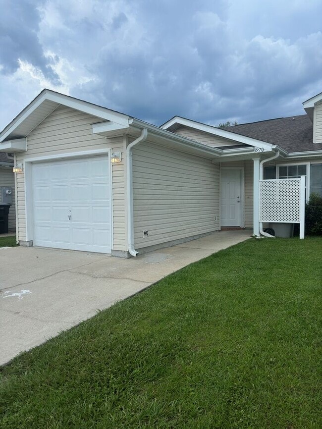 7970 Stonebrook Dr in Pensacola, FL - Building Photo - Building Photo