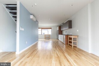 1306 Hope St, Unit B in Philadelphia, PA - Building Photo - Building Photo