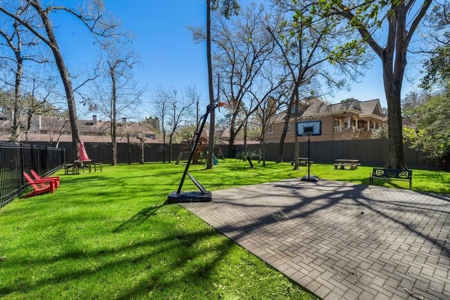 property at 8954 Chatsworth Dr