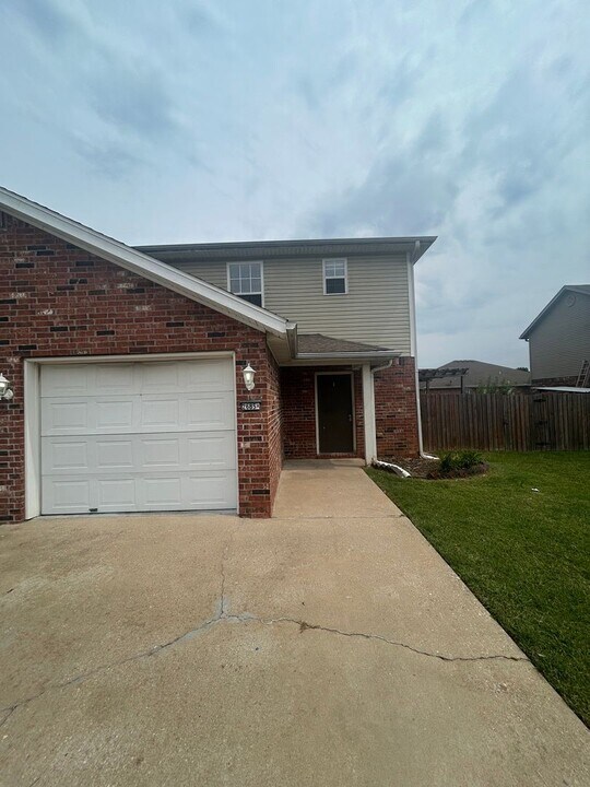 2685 Ponchartrain St in Springdale, AR - Building Photo