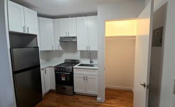 7 York Ave in New York, NY - Building Photo - Building Photo