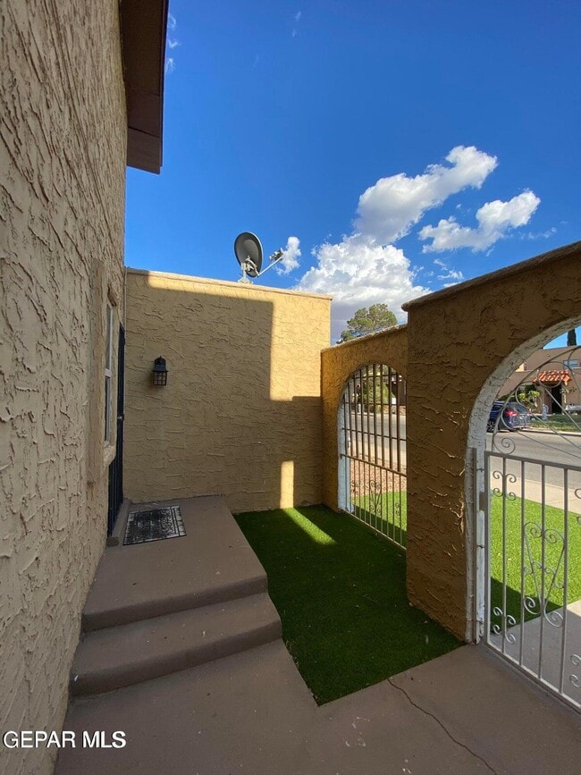 10601 Cuatro Vistas Dr in El Paso, TX - Building Photo - Building Photo