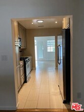 17429 Burbank Blvd in Los Angeles, CA - Building Photo - Building Photo