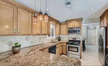 7041 Encore Way in Las Vegas, NV - Foto de edificio - Building Photo