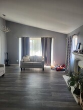 8285 Cashmere Ct, Unit 2 in Fontana, CA - Foto de edificio - Building Photo