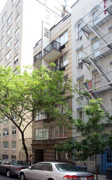 352 E 76th St in New York, NY - Building Photo - Building Photo