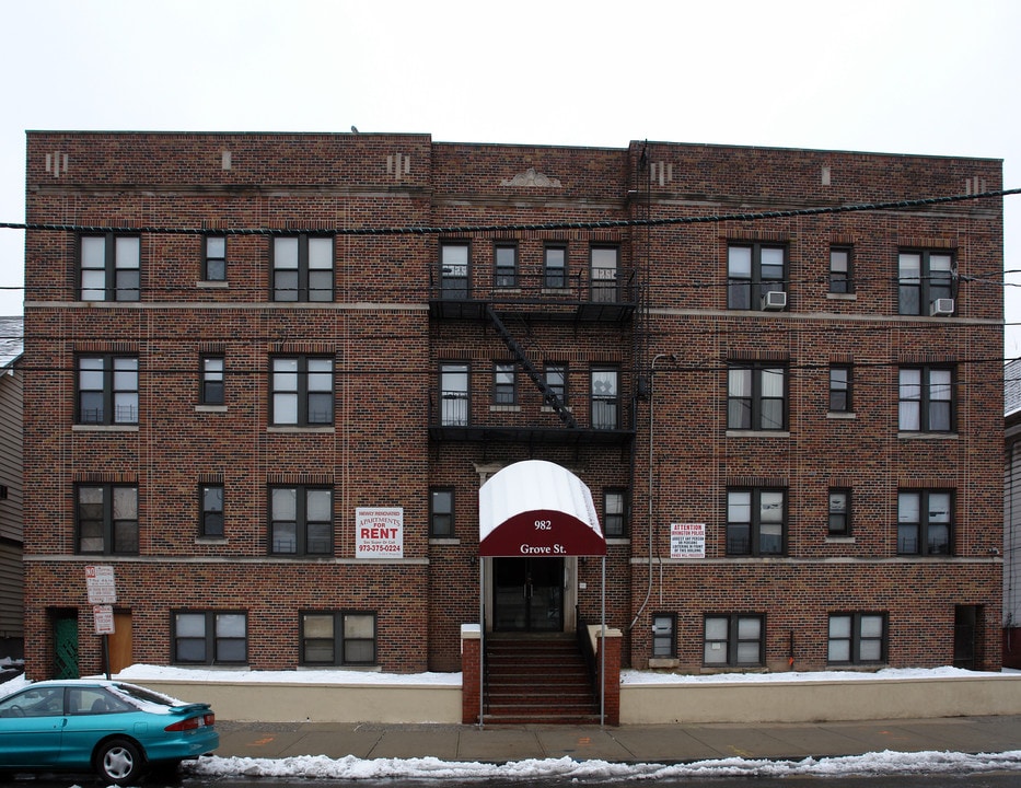 980-982 Grove St in Irvington, NJ - Building Photo