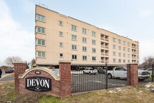 The Devon on Greenwich in Hempstead, NY - Building Photo