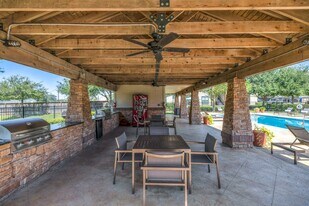 Reserve at Jones Road in Beeville, TX - Building Photo