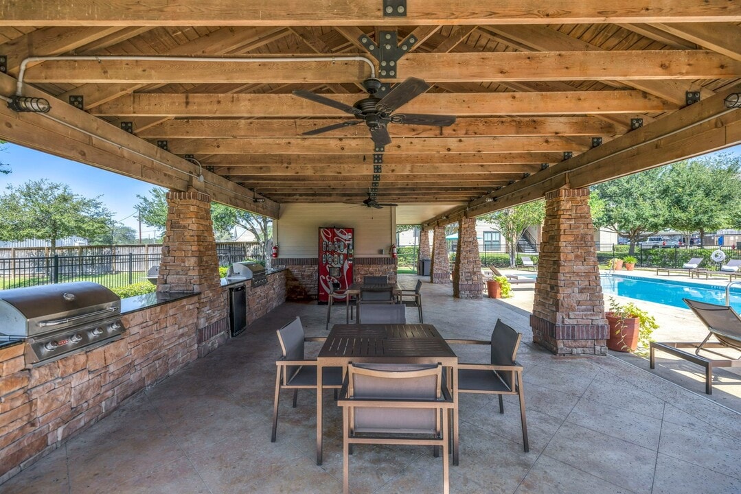 Reserve at Jones Road in Beeville, TX - Building Photo
