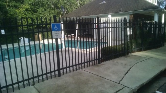 2738 W Tharpe St in Tallahassee, FL - Foto de edificio - Building Photo