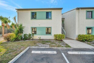 11412 8th St N in St. Petersburg, FL - Building Photo