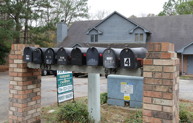 6143 Trestlewood Dr in Columbus, GA - Foto de edificio - Building Photo