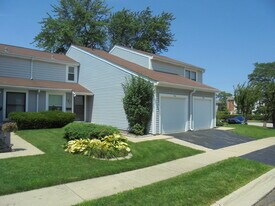 1996 Georgetown Ln in Hoffman Estates, IL - Building Photo