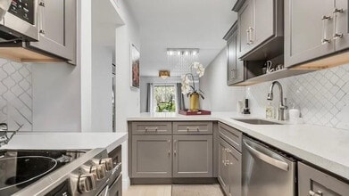 2907 NE 8th Terrace in Wilton Manors, FL - Foto de edificio - Building Photo