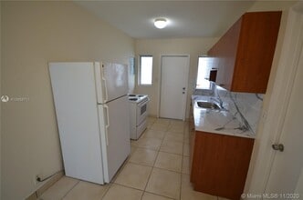 632 NE 85th St-Unit -6 in Miami, FL - Building Photo - Building Photo